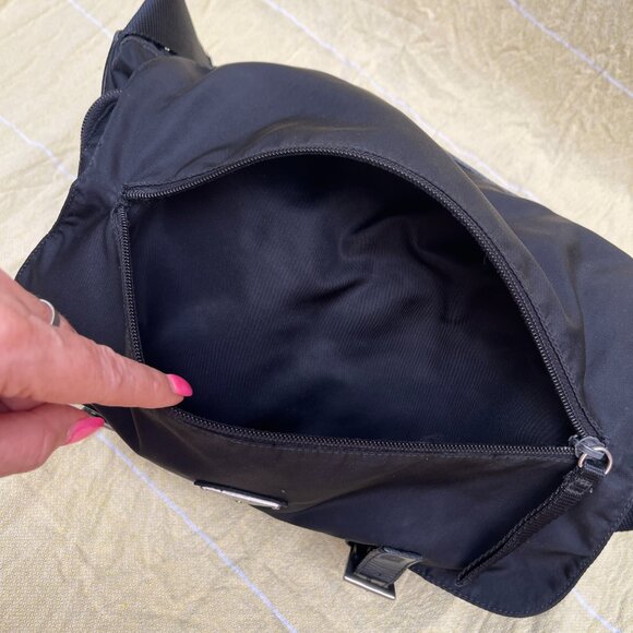 Prada Tessuto Vintage Nylon Saffiano Vela large Messenger Bag Black - Picture 5 of 15